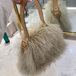 TORI BURCH SHEEP SHEARLING SHOULDER BAG